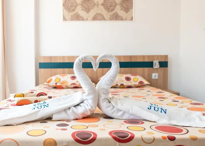 Vila Jun إيفوري نورد